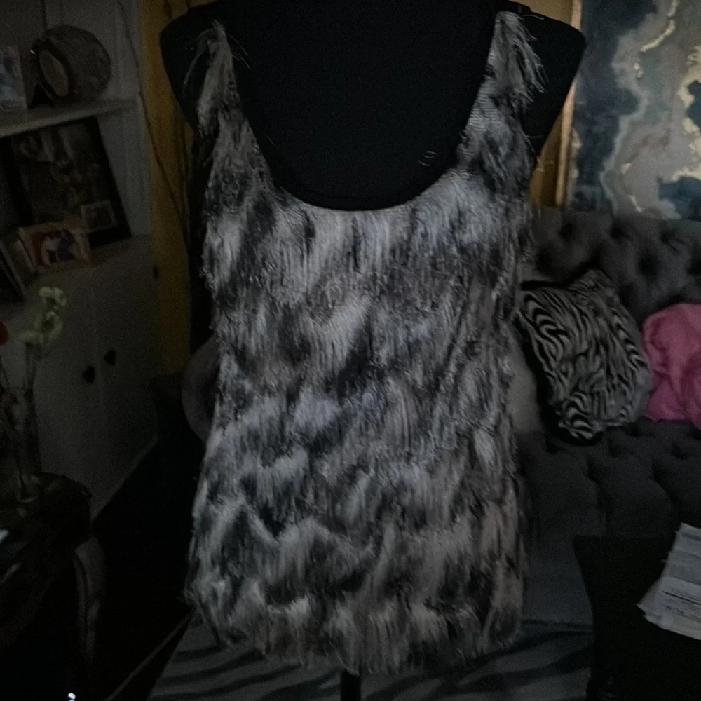 Karen Kane black and white front tank top - Picture 6 of 9